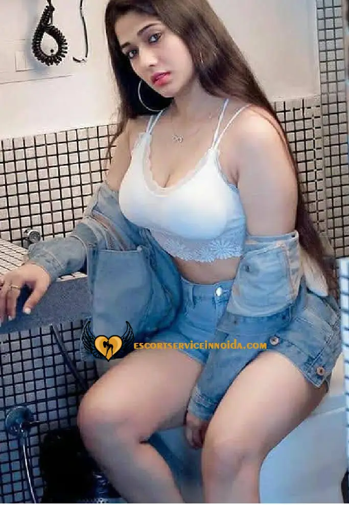 Vinita - Indian escort in Sector 18 photo 1 of 3